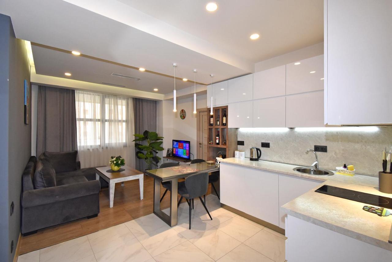 Home4You City Center Apartments Erywań Zewnętrze zdjęcie